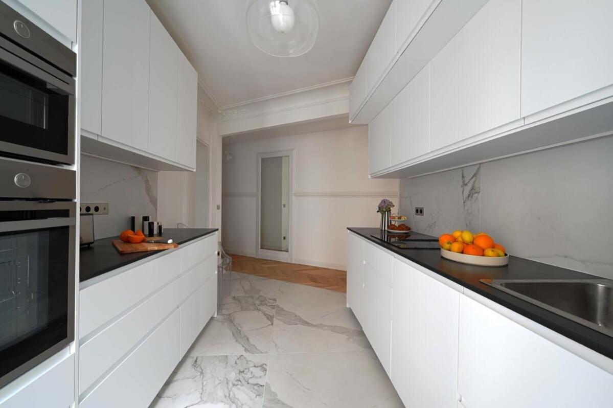 Large Luxury Flat Next To Champs Elysee Appartamento Parigi
