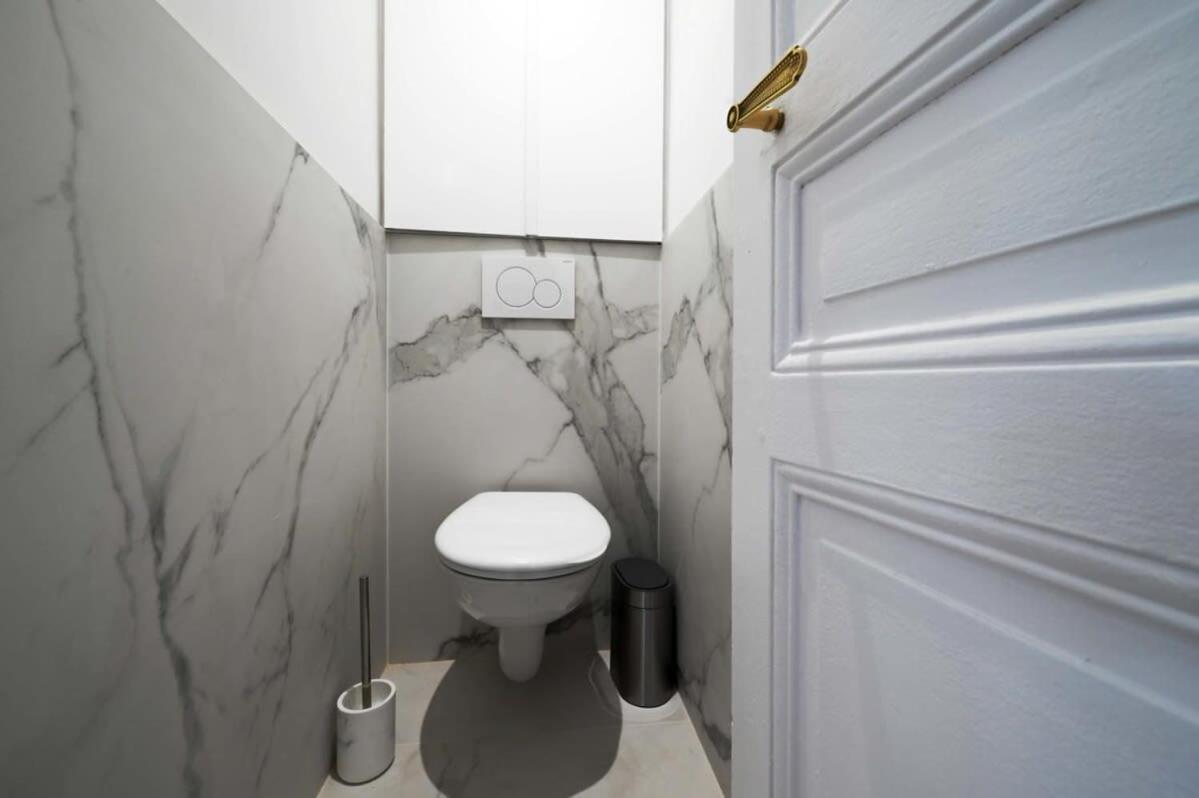 Large Luxury Flat Next To Champs Elysee Parigi