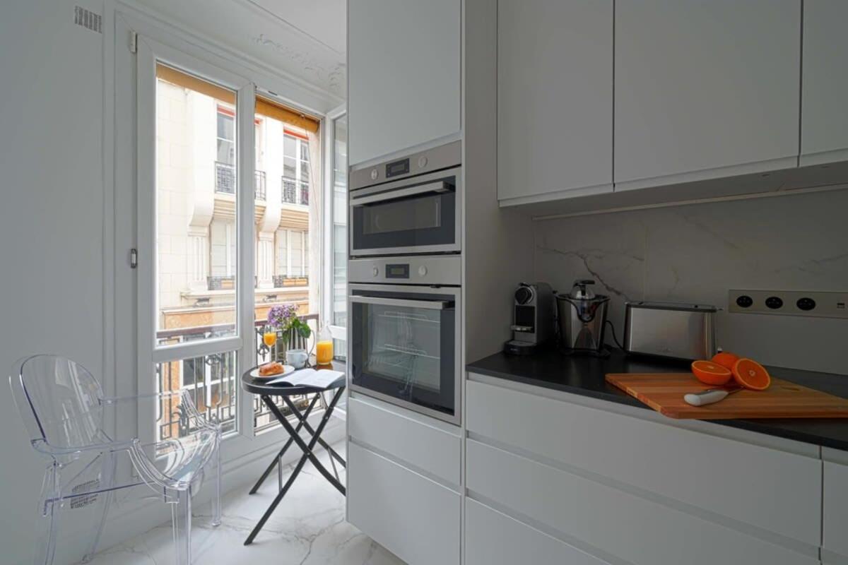 Appartamento Large Luxury Flat Next To Champs Elysee Parigi