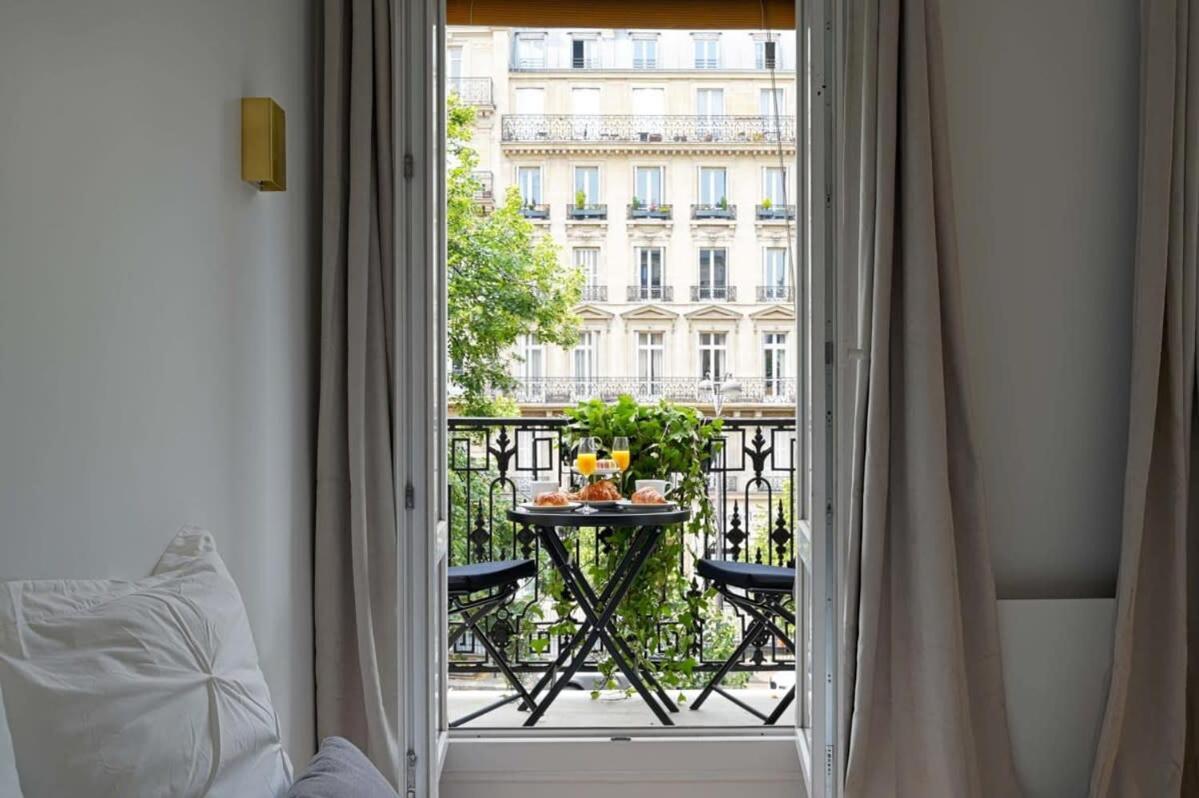 Large Luxury Flat Next To Champs Elysee Parigi
